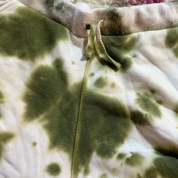 Free people size large, tie-dyed shorts - Picture 4 of 4